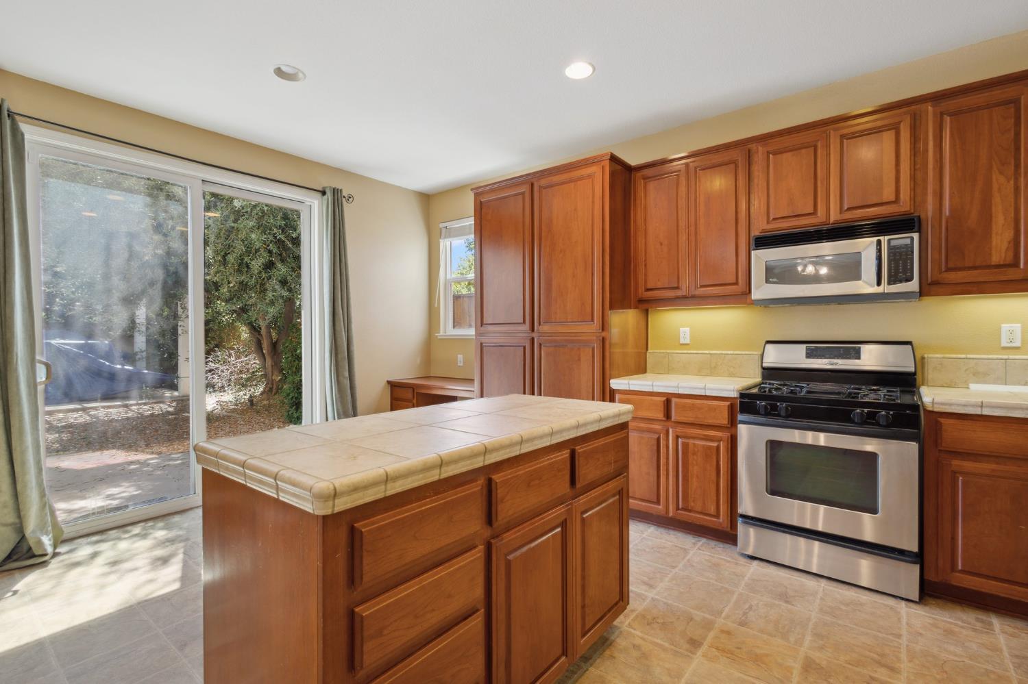 Sarazen Place, Patterson, California image 16