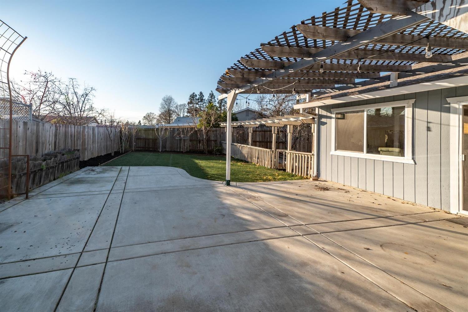 Bastien Court, Sacramento, California image 18