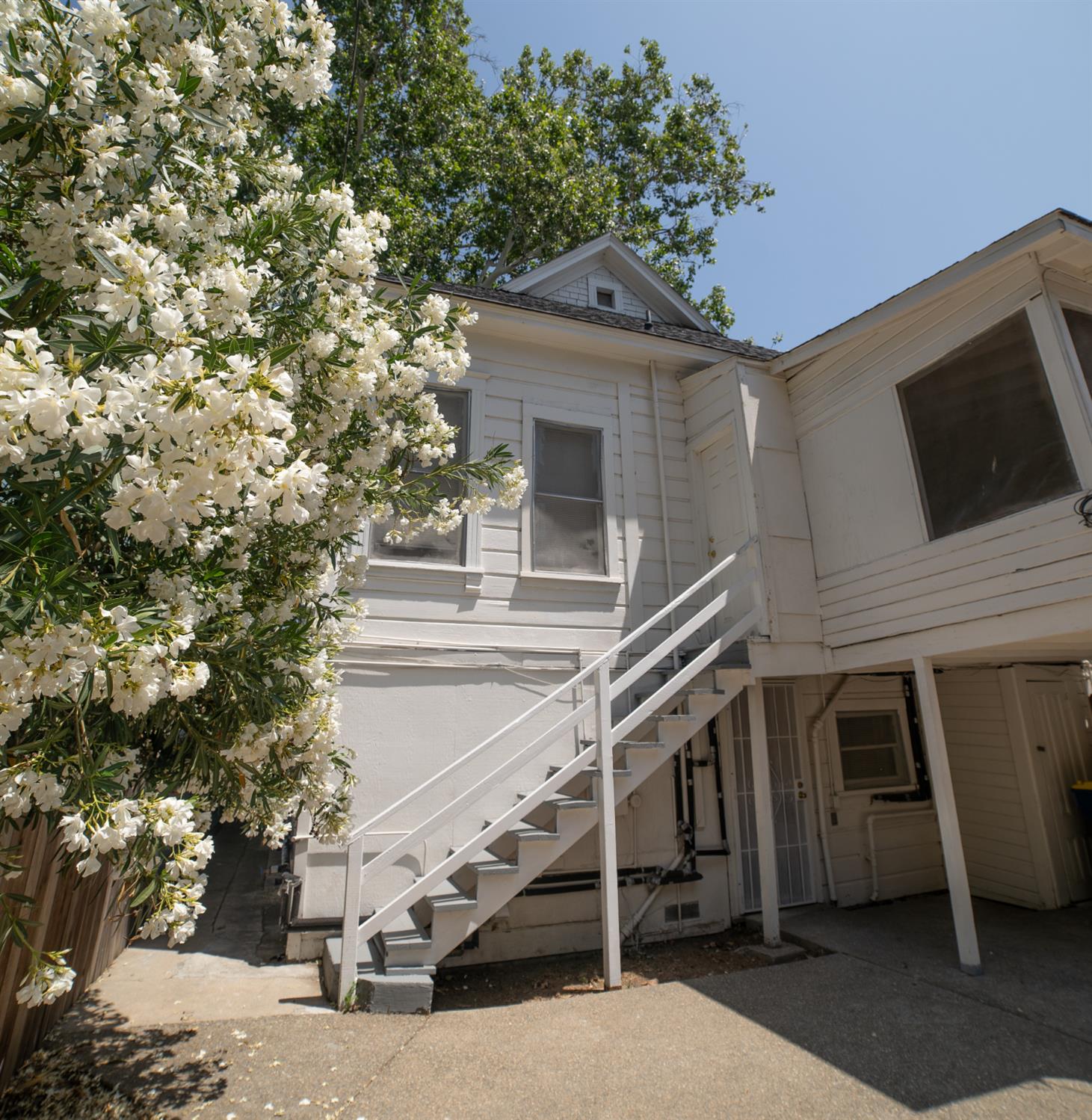 F St, Sacramento, California image 34