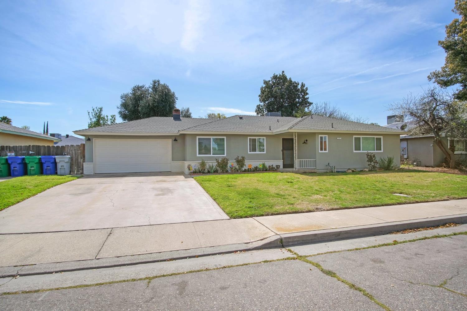 Detail Gallery Image 3 of 24 For 372 Terri Dr, Atwater,  CA 95301 - 3 Beds | 2 Baths