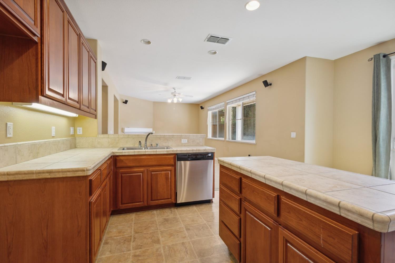 Sarazen Place, Patterson, California image 15