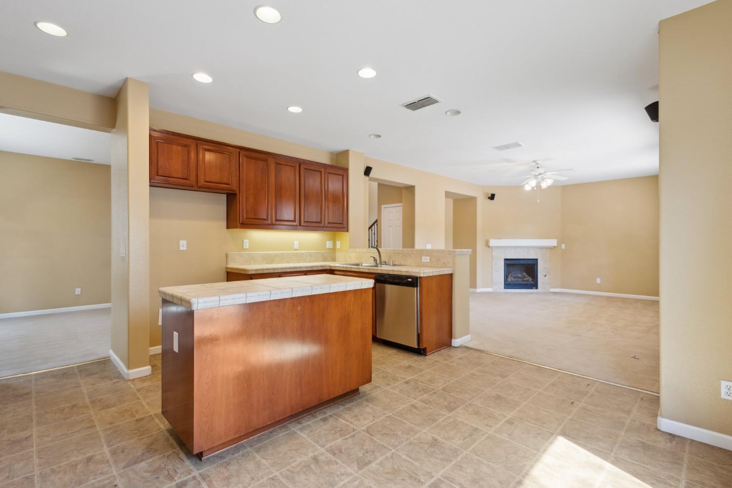 Sarazen Place, Patterson, California image 17