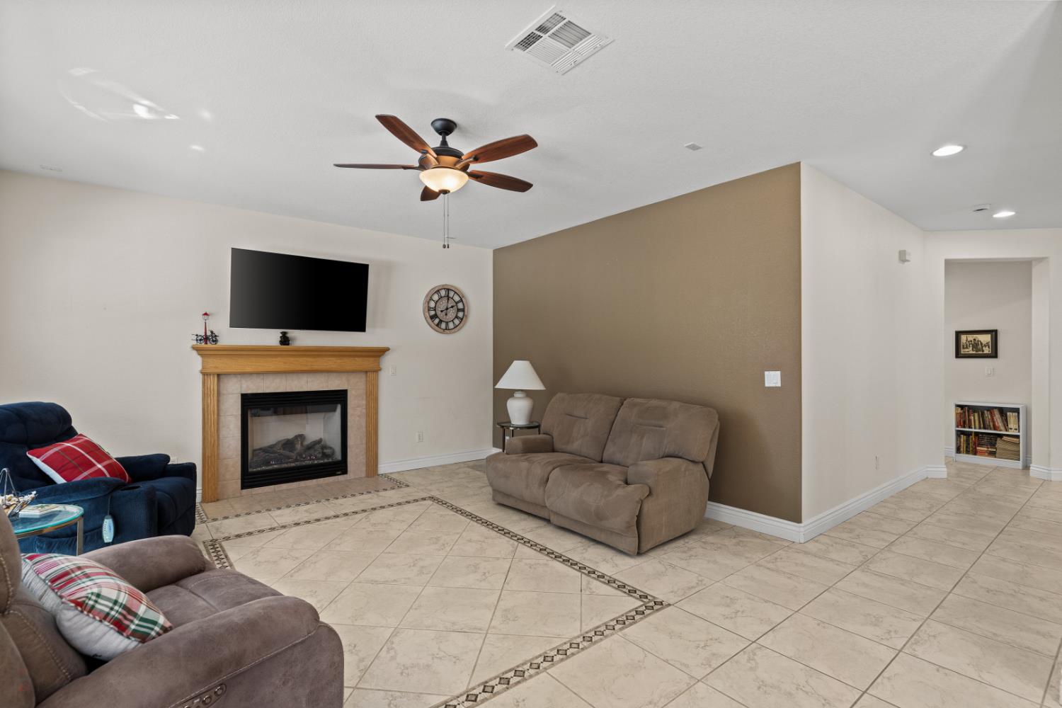 Glenbrook Drive, Tracy, California image 22