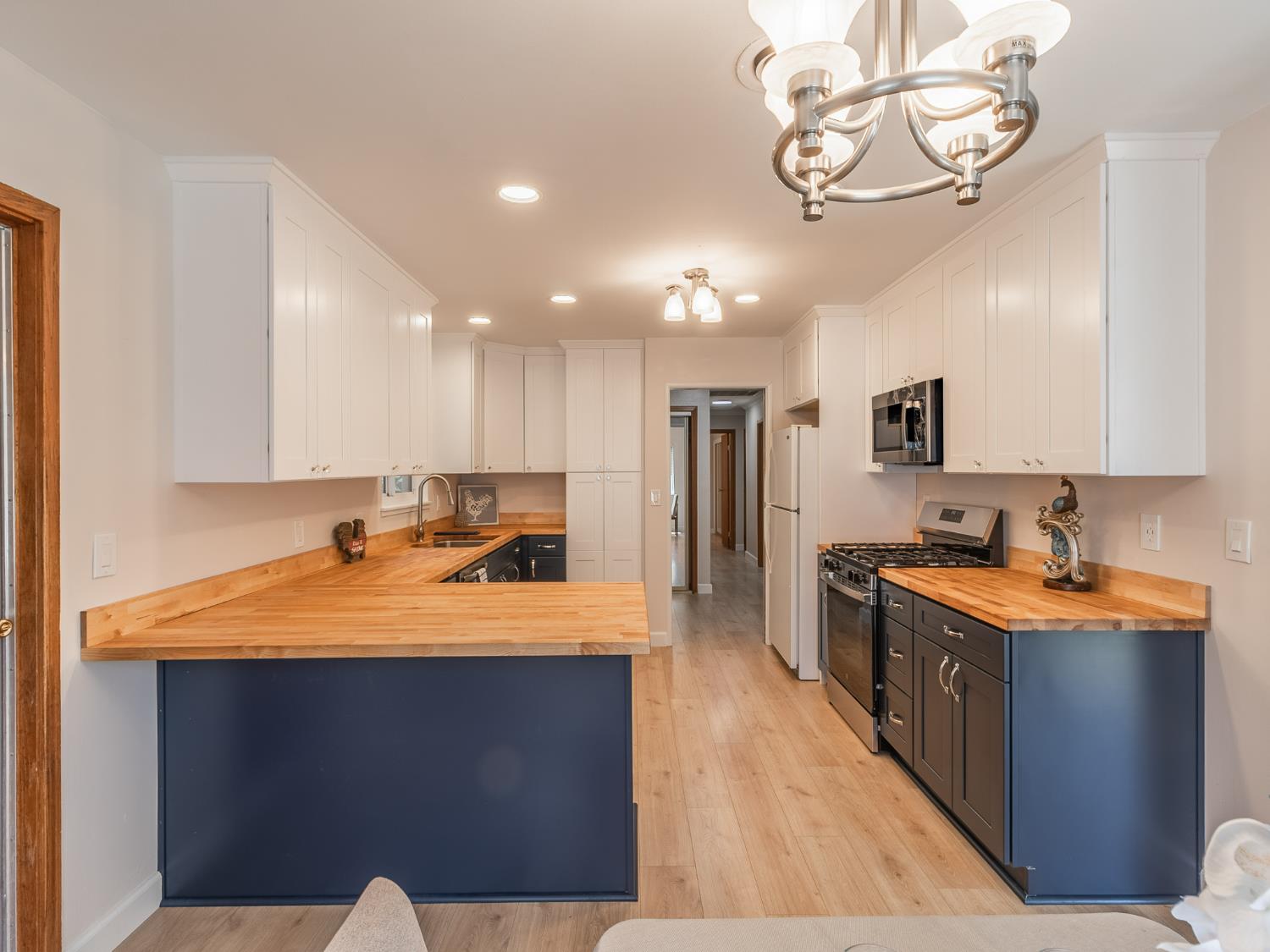 Laurel Avenue, Olivehurst, California image 13
