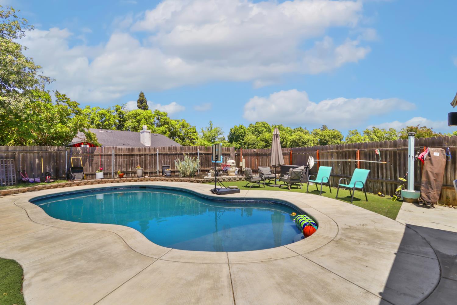 Misty Meadow Way, Elk Grove, California image 28