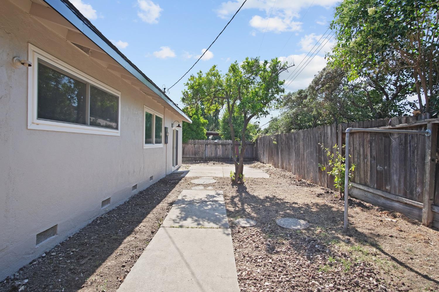 W Los Felis Avenue, Stockton, California image 27