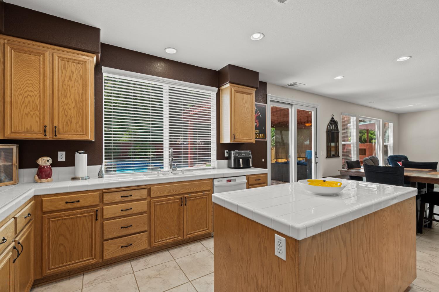 Glenbrook Drive, Tracy, California image 16