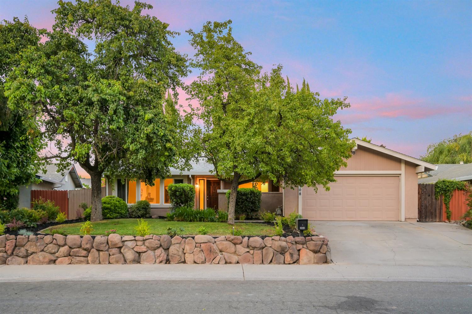 Shadow Oak Drive, Citrus Heights, California image 1