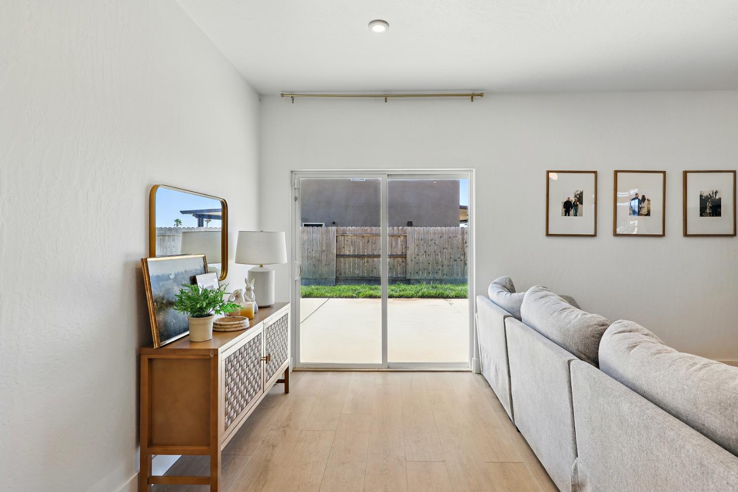 Alma Court, Chowchilla, California image 9