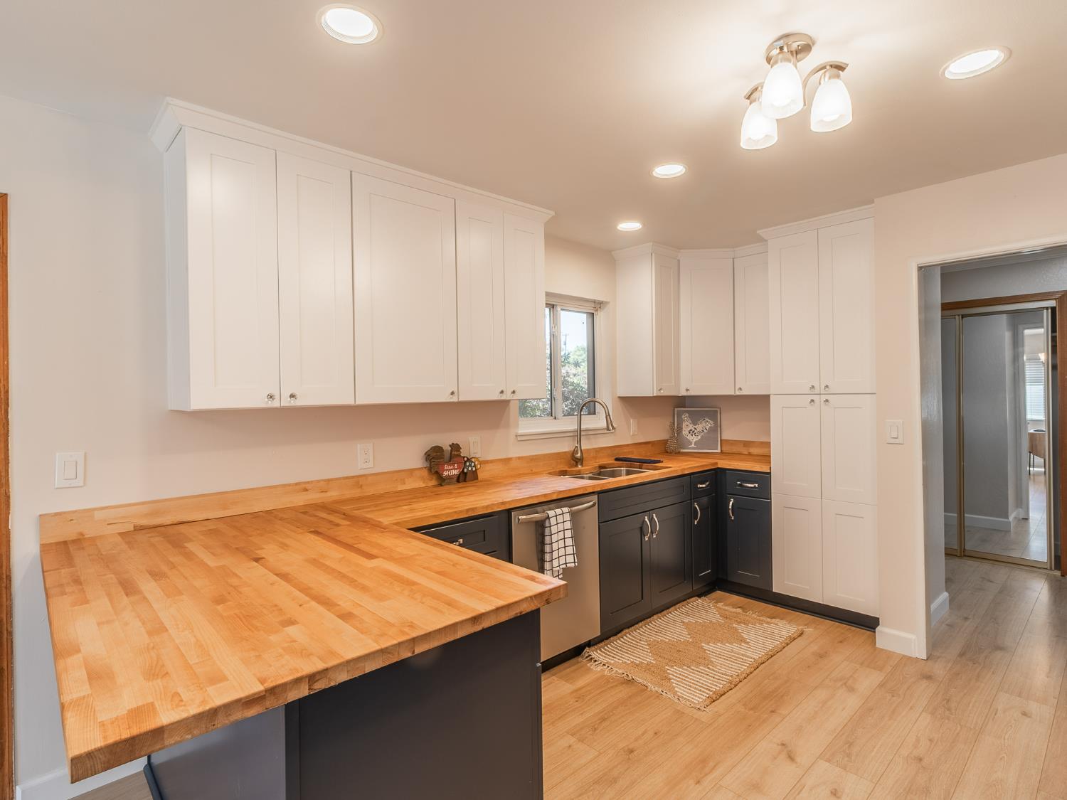Laurel Avenue, Olivehurst, California image 14