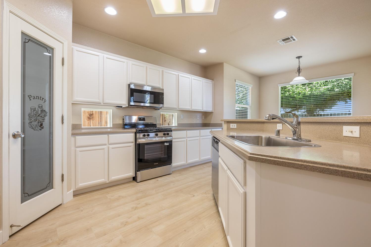 Holbrook Drive, Riverbank, California image 14