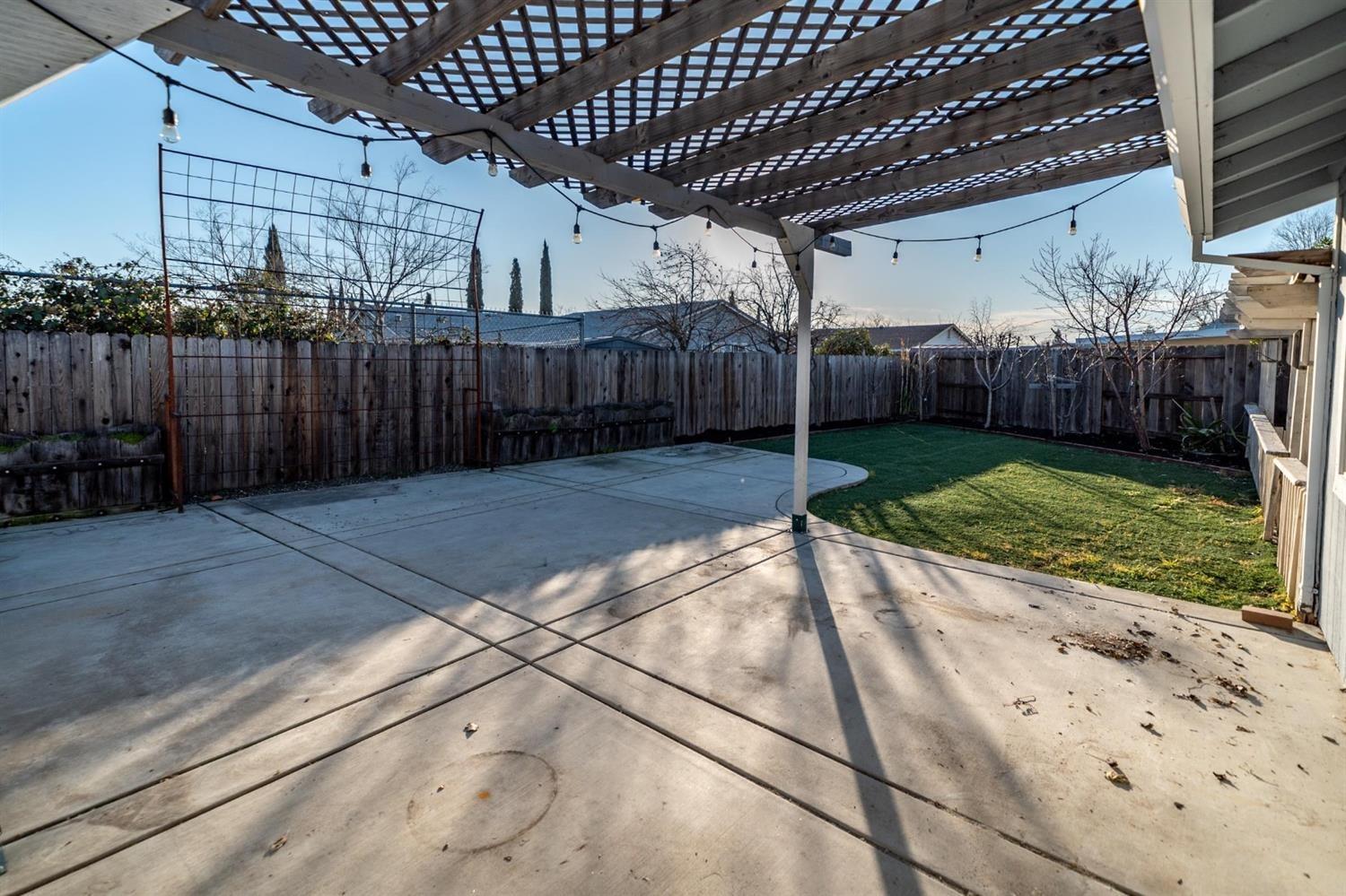 Bastien Court, Sacramento, California image 19