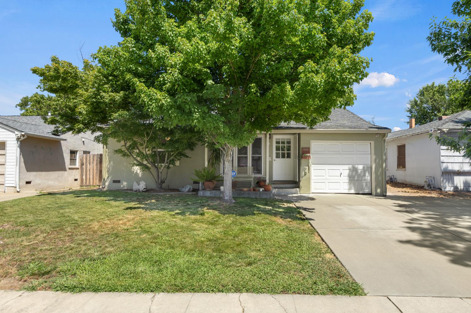 La Campana Way, Sacramento, California image 2