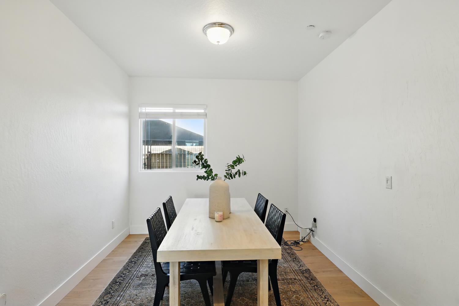 Alma Court, Chowchilla, California image 4