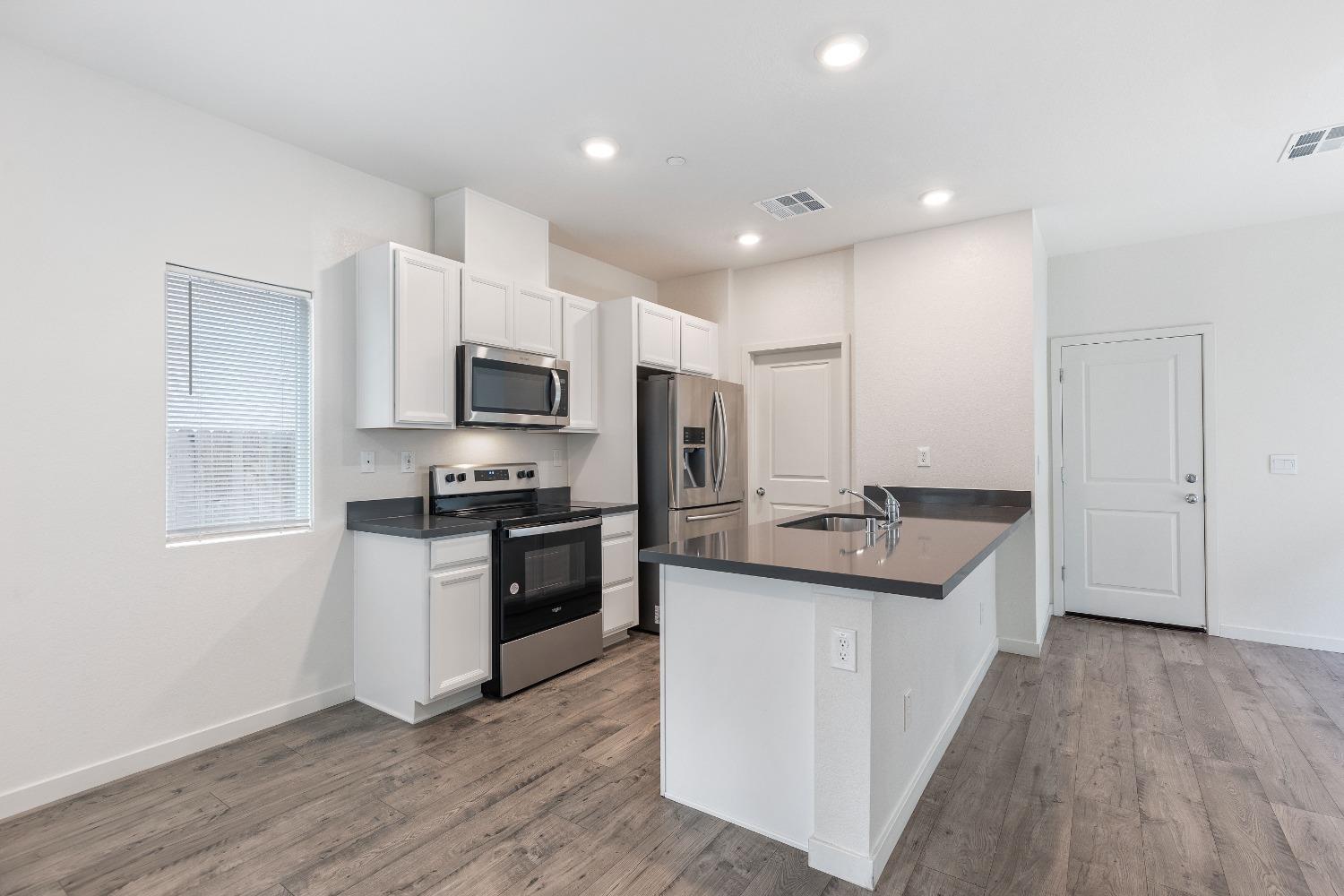 Cumberland Drive, Roseville, California image 8