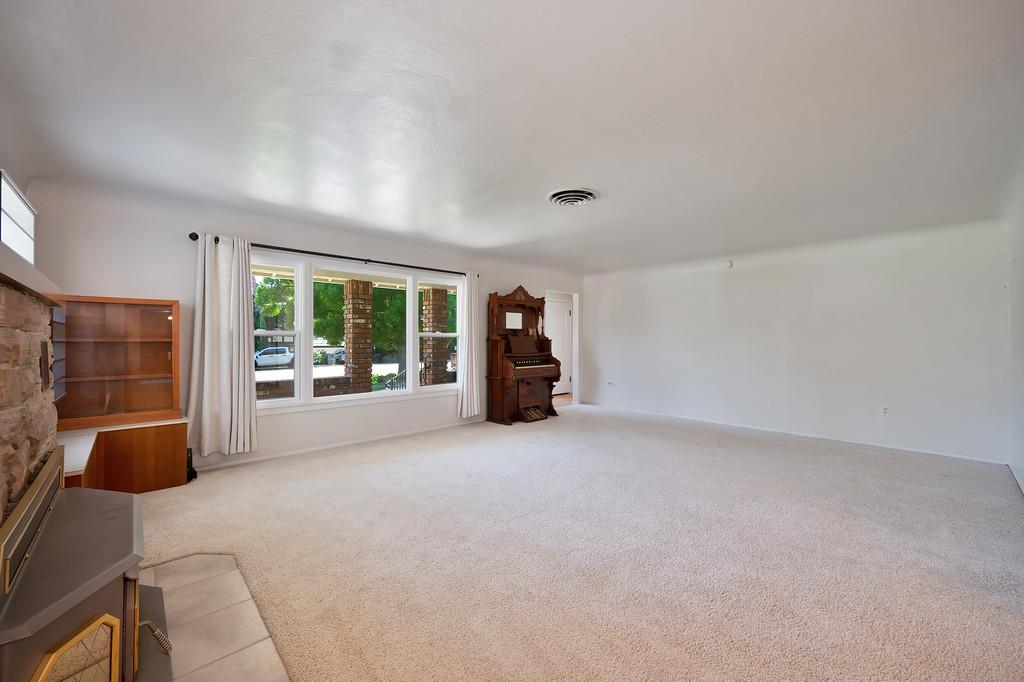 Helen Avenue, Yuba City, California image 10