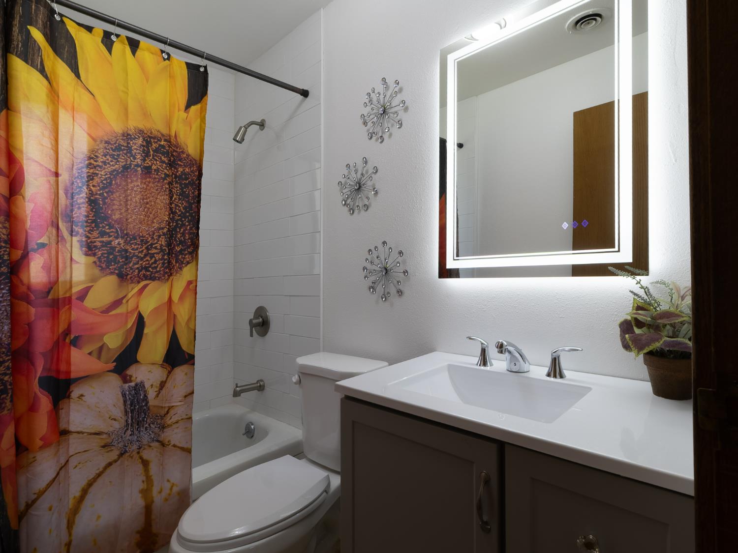Laurel Avenue, Olivehurst, California image 30