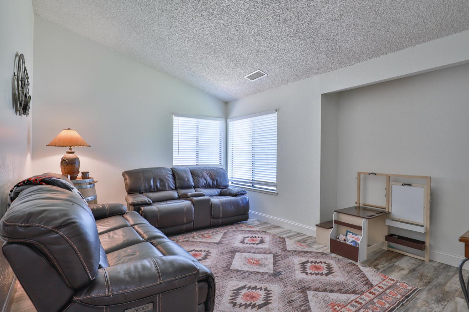 Falcon Meadow Dr Drive, Elk Grove, California image 5