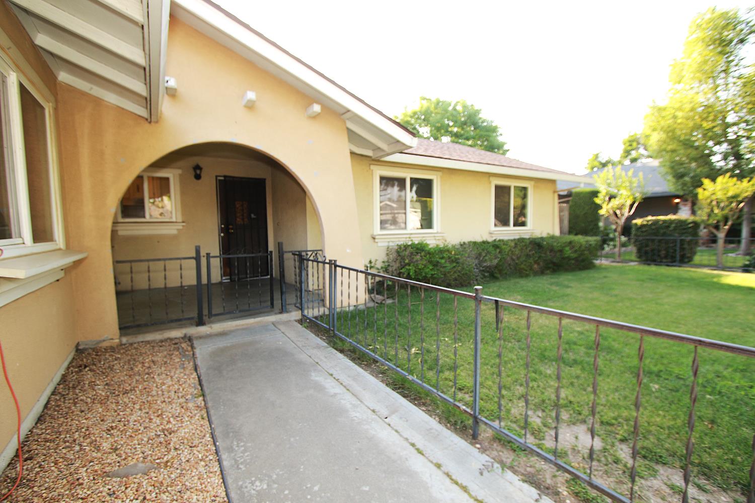 Blue Daisy Way, Modesto, California image 4