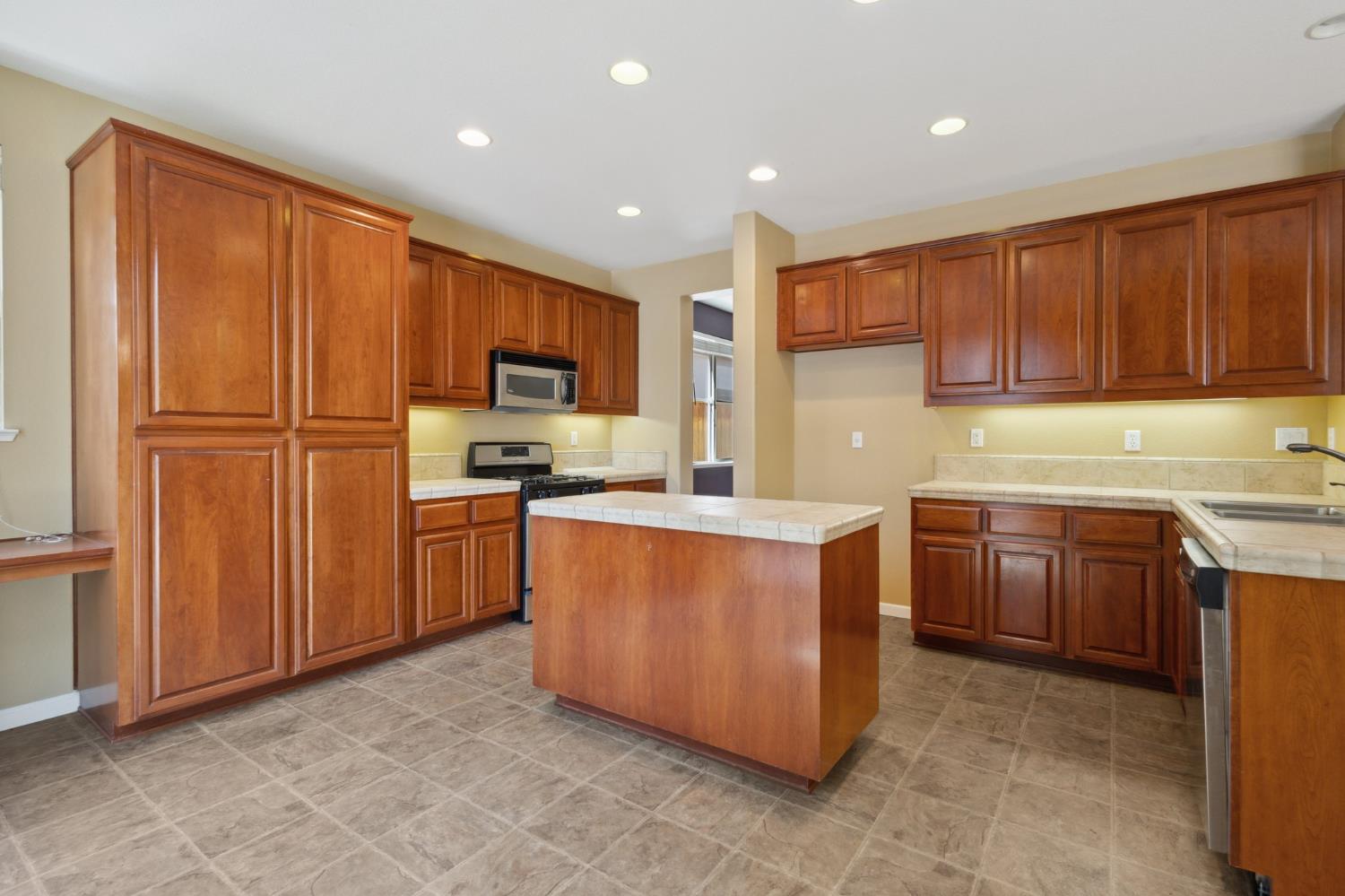 Sarazen Place, Patterson, California image 14
