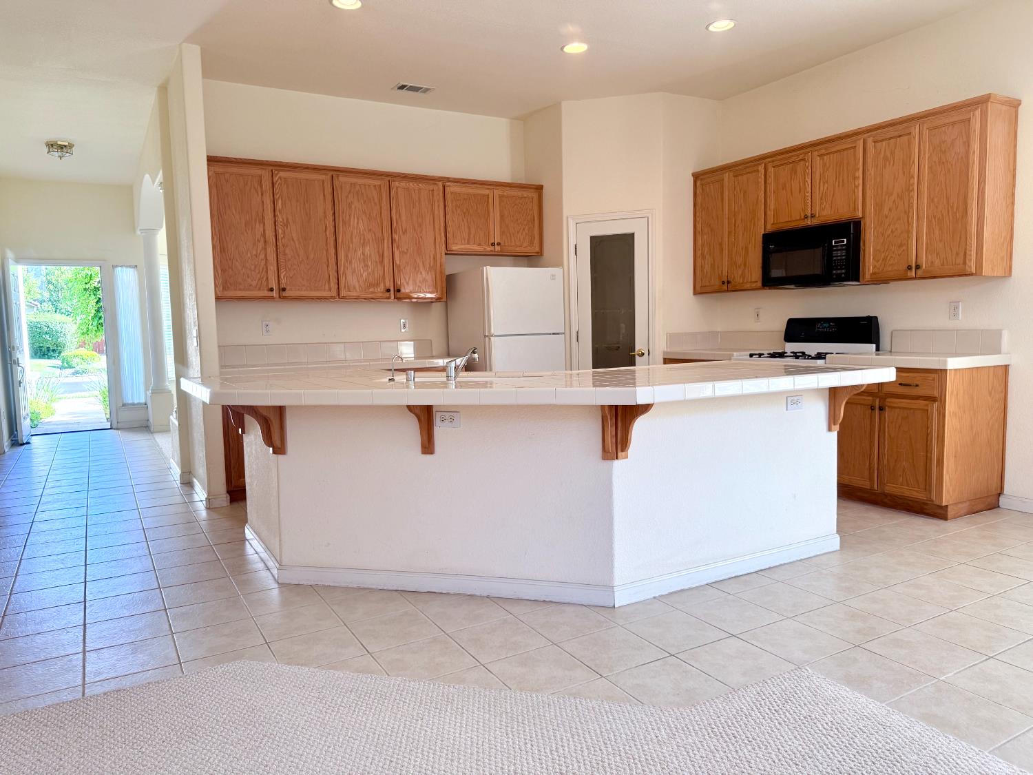 Joshua Tree Circle, Stockton, California image 17