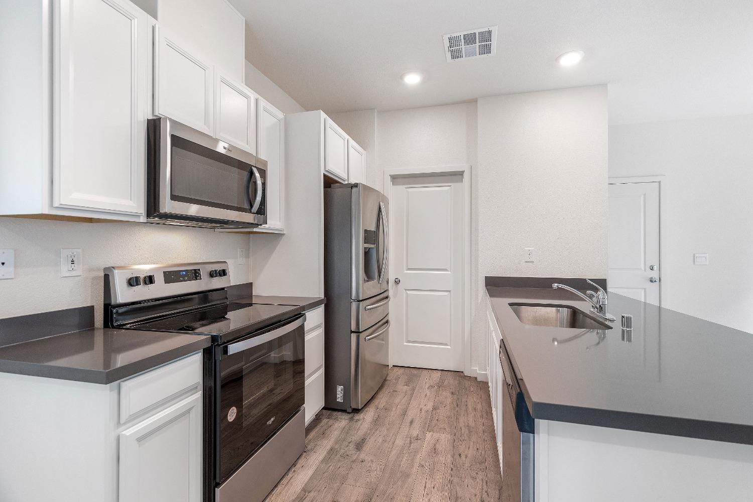 Cumberland Drive, Roseville, California image 9