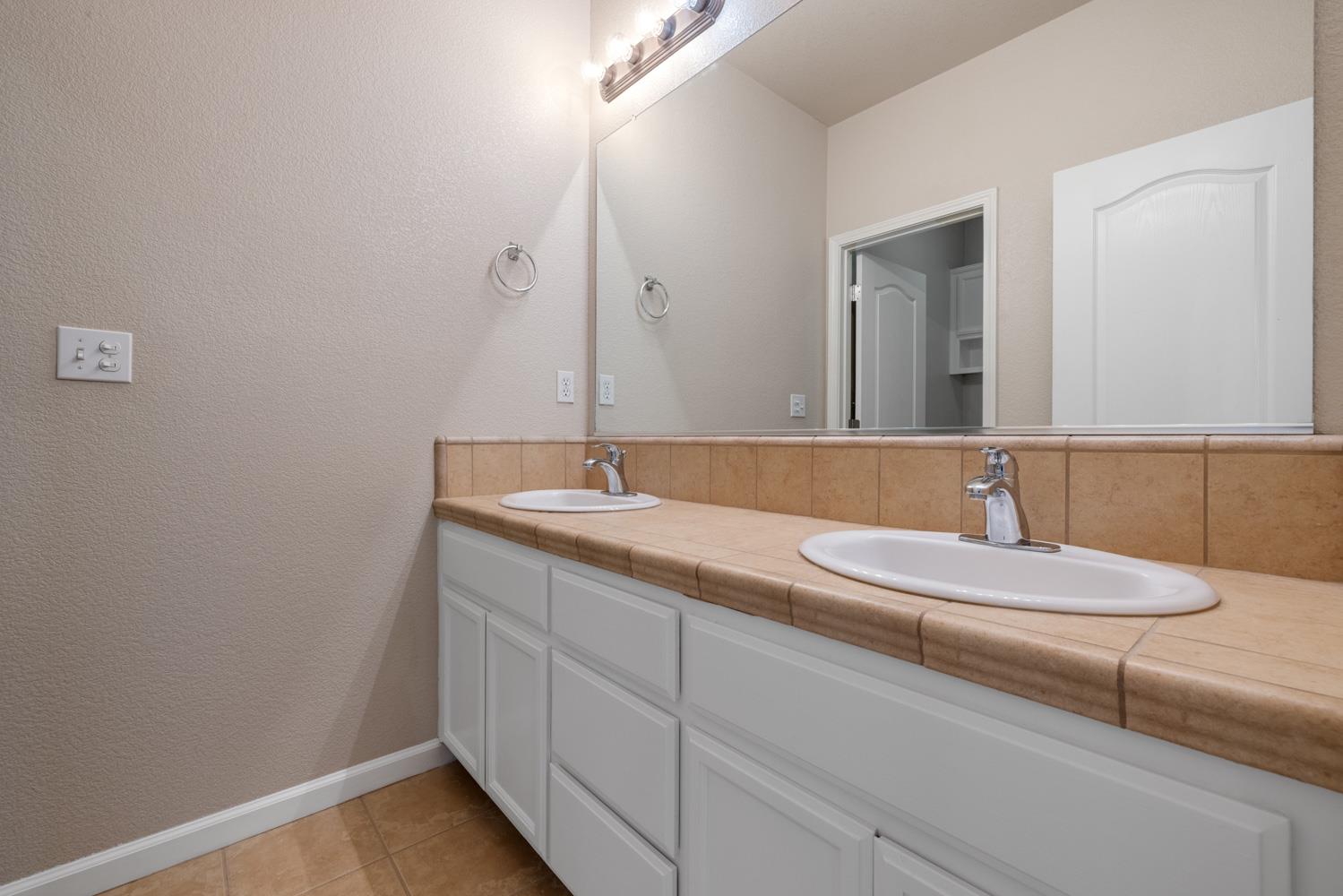 Holbrook Drive, Riverbank, California image 39