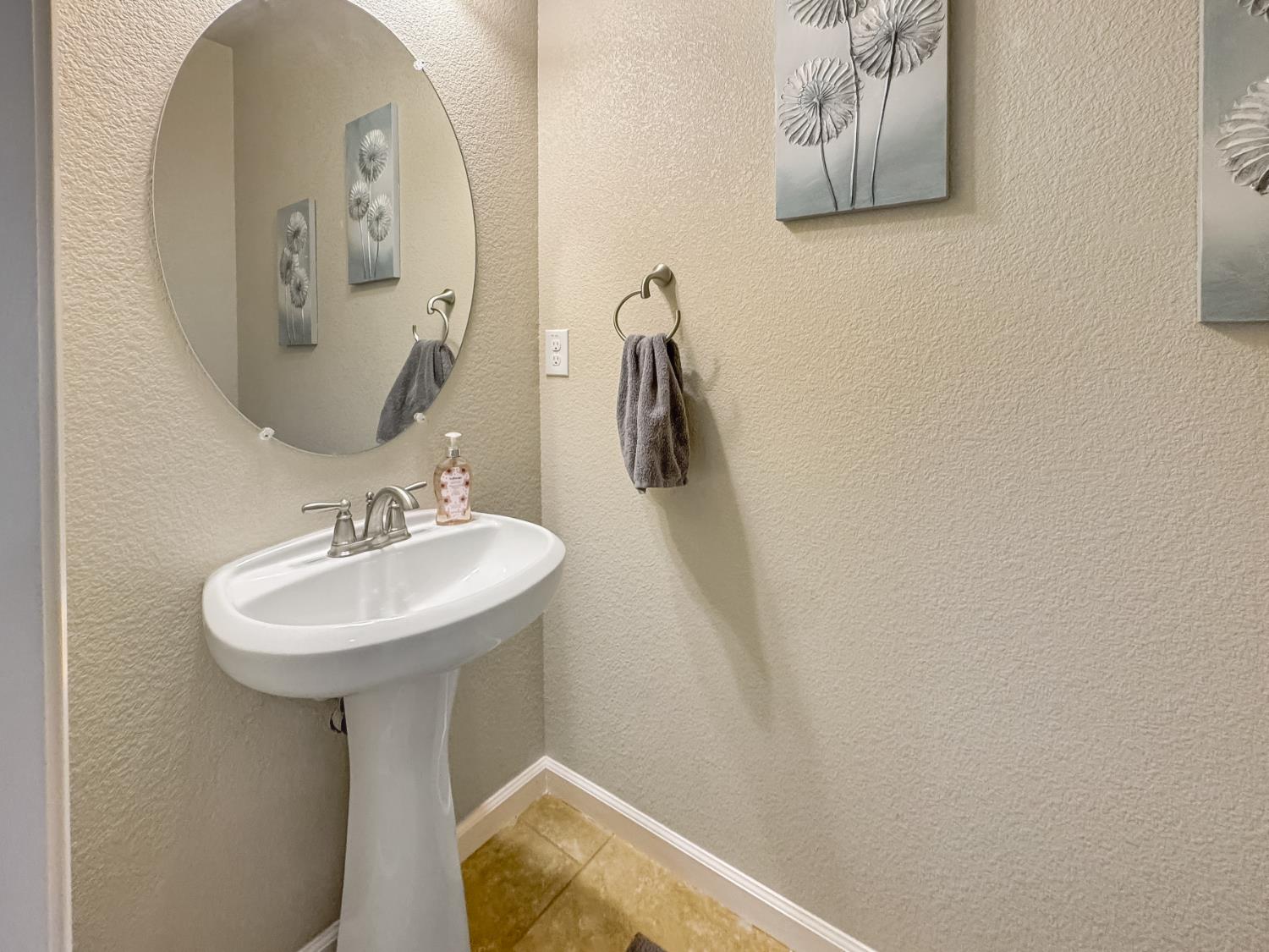 Rubicon Court, Grass Valley, California image 26