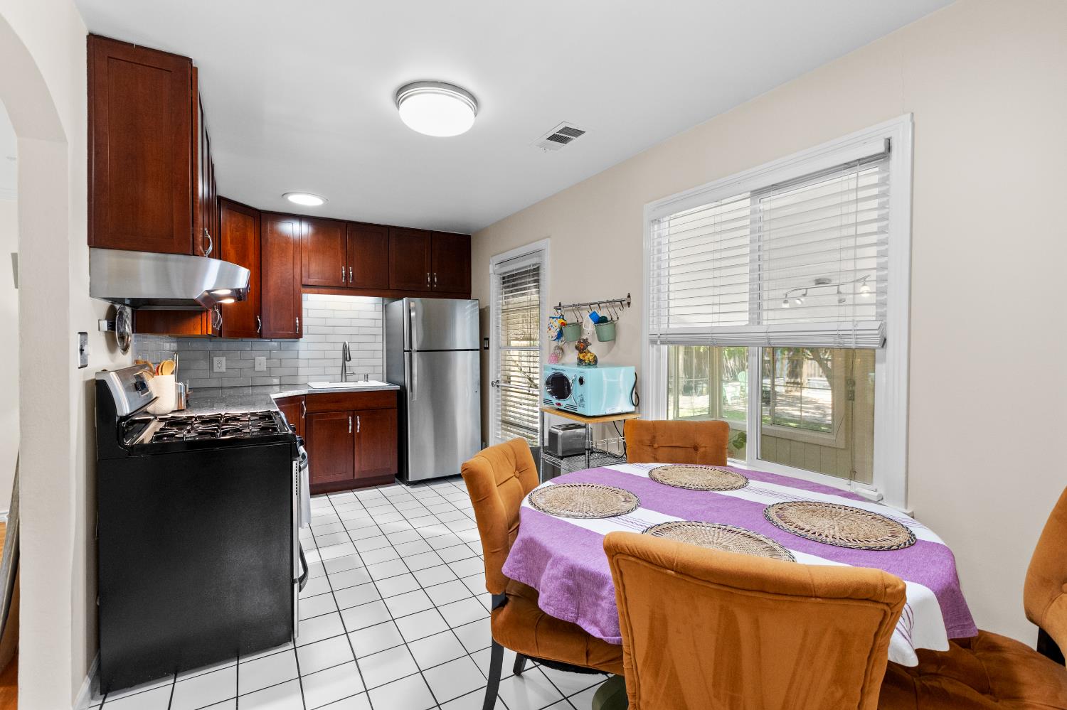 La Campana Way, Sacramento, California image 19