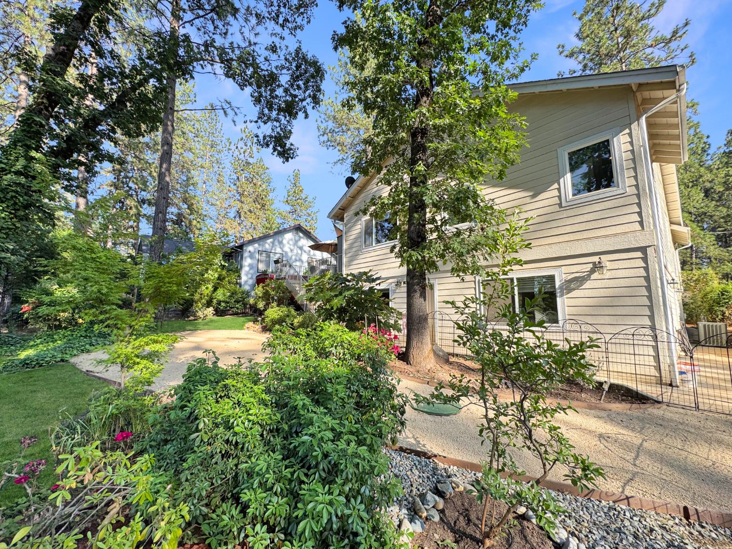 Upper Circle Drive, Grass Valley, California image 28