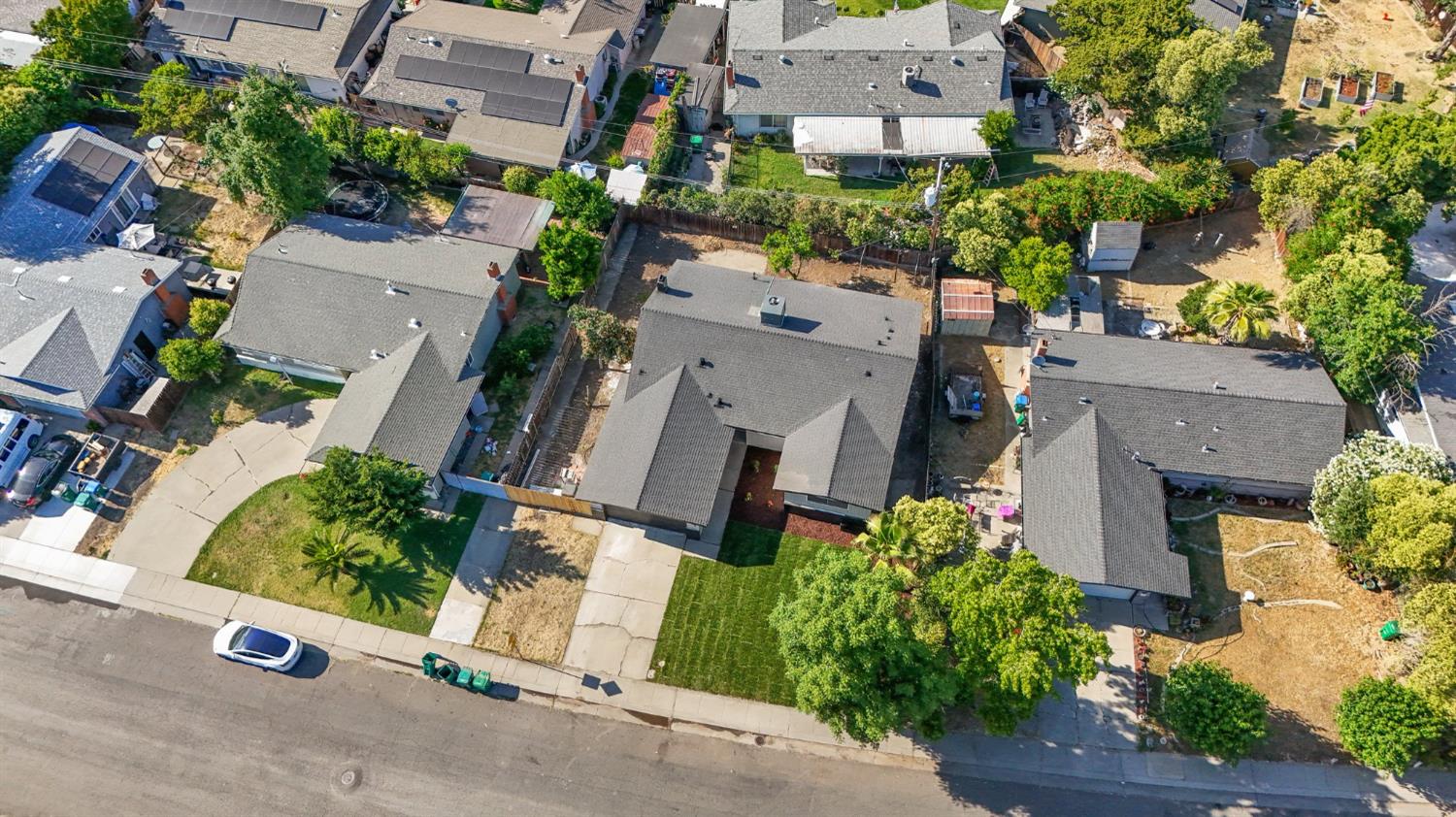 W Los Felis Avenue, Stockton, California image 32