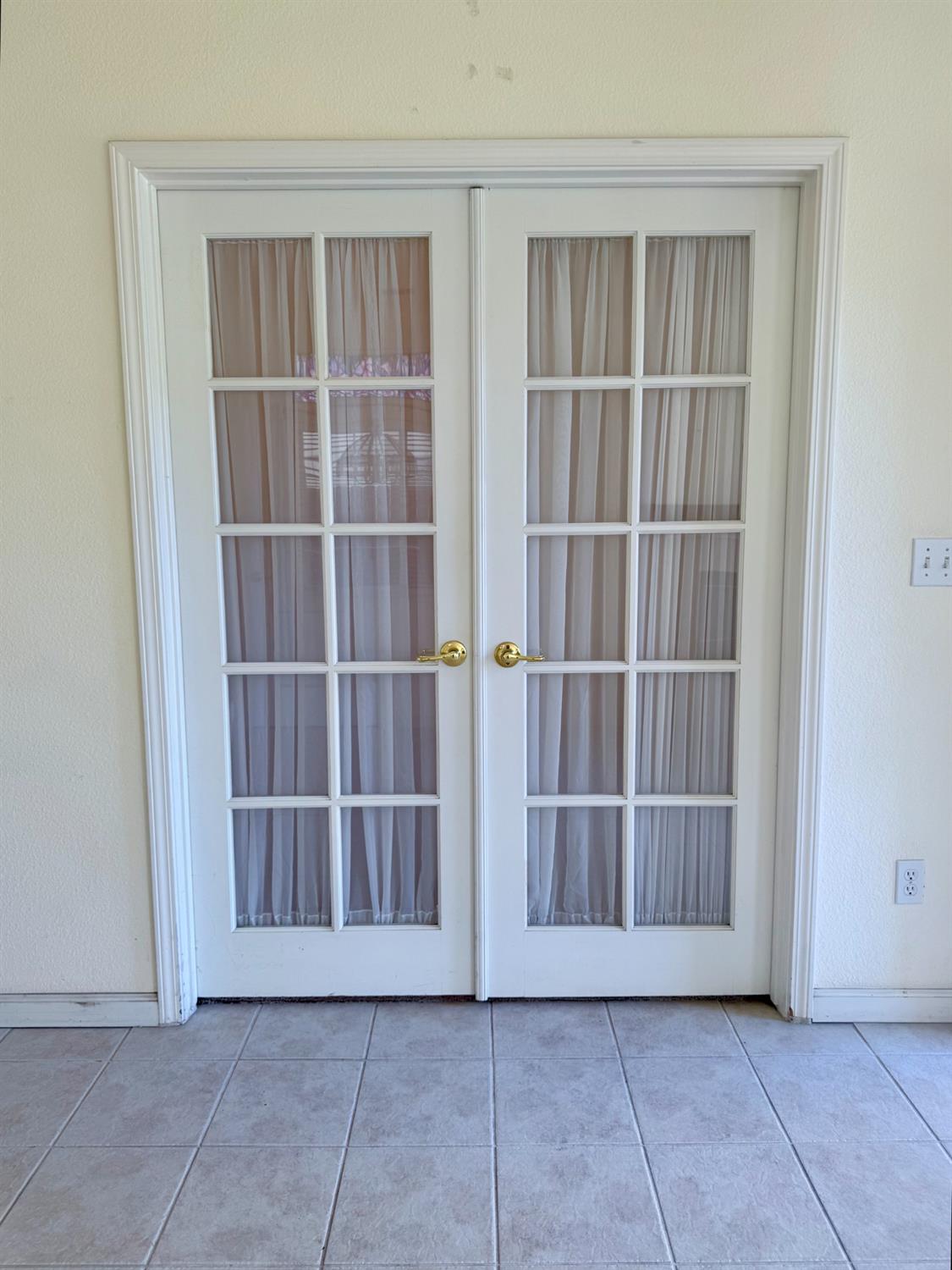 Joshua Tree Circle, Stockton, California image 11