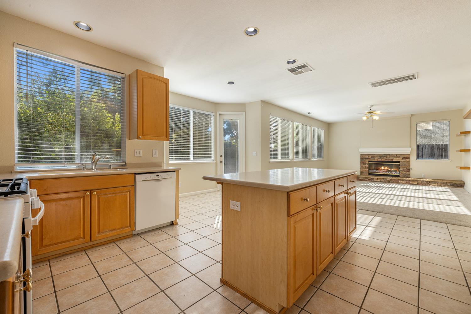 Meadowbrook Dr, Lodi, California image 14