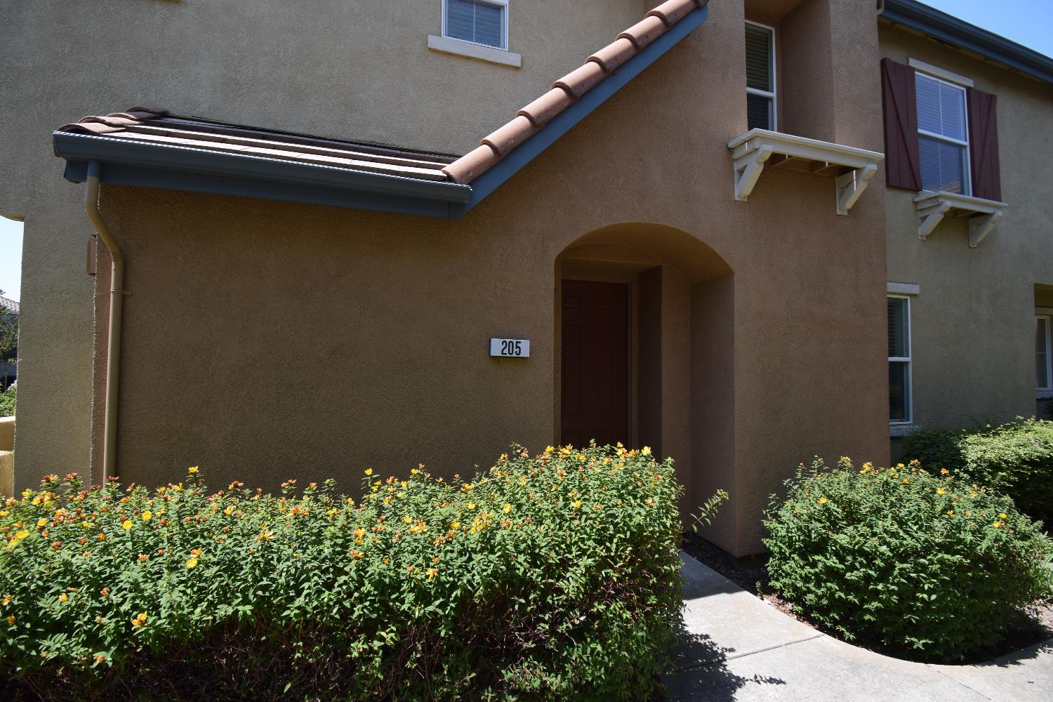 Dante Circle, Roseville, California image 5