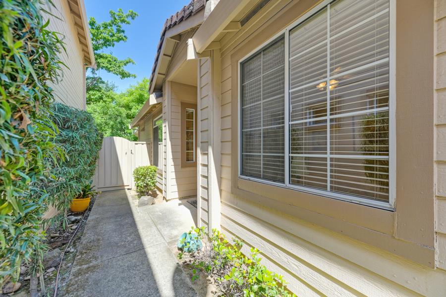 Heritage Meadow Lane, Citrus Heights, California image 3