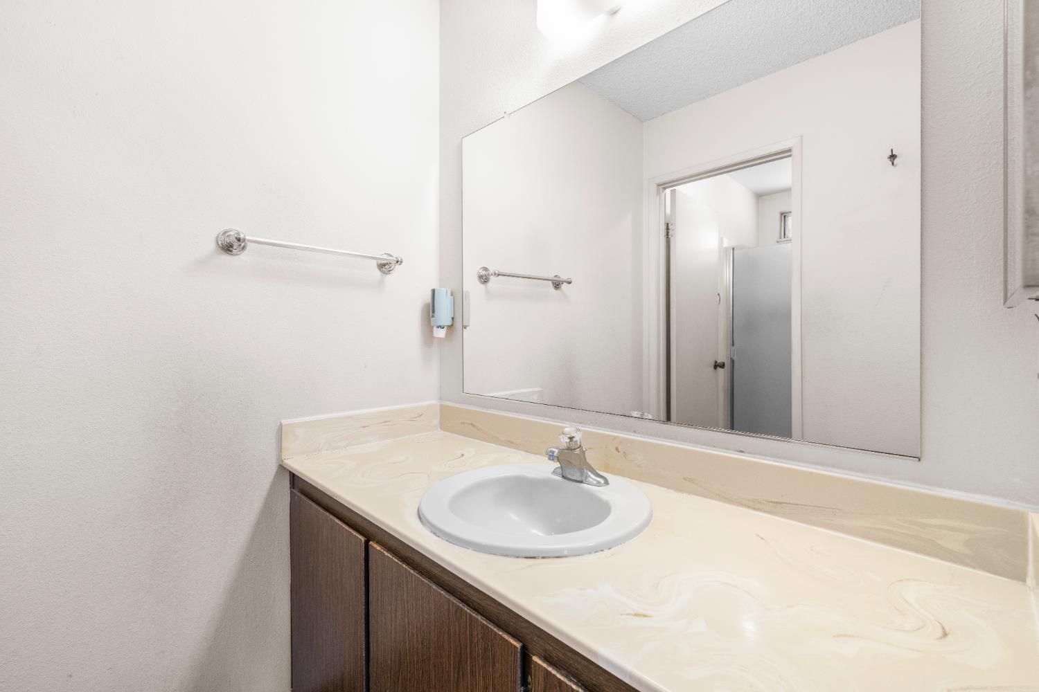 Contempo Drive, Sacramento, California image 17