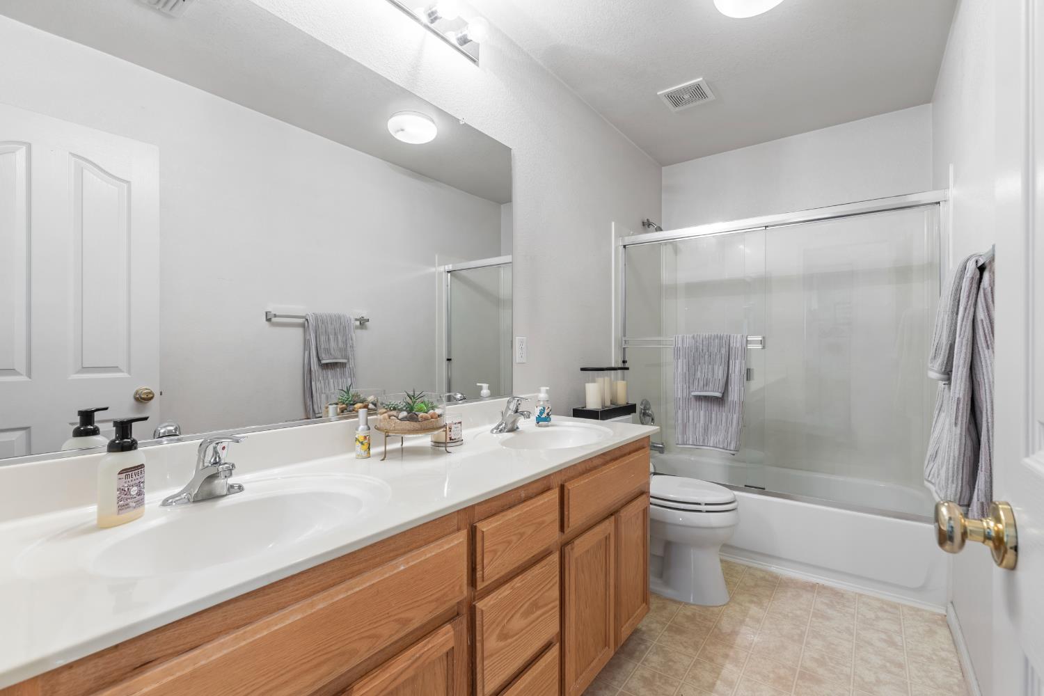 Omega Way, Modesto, California image 23