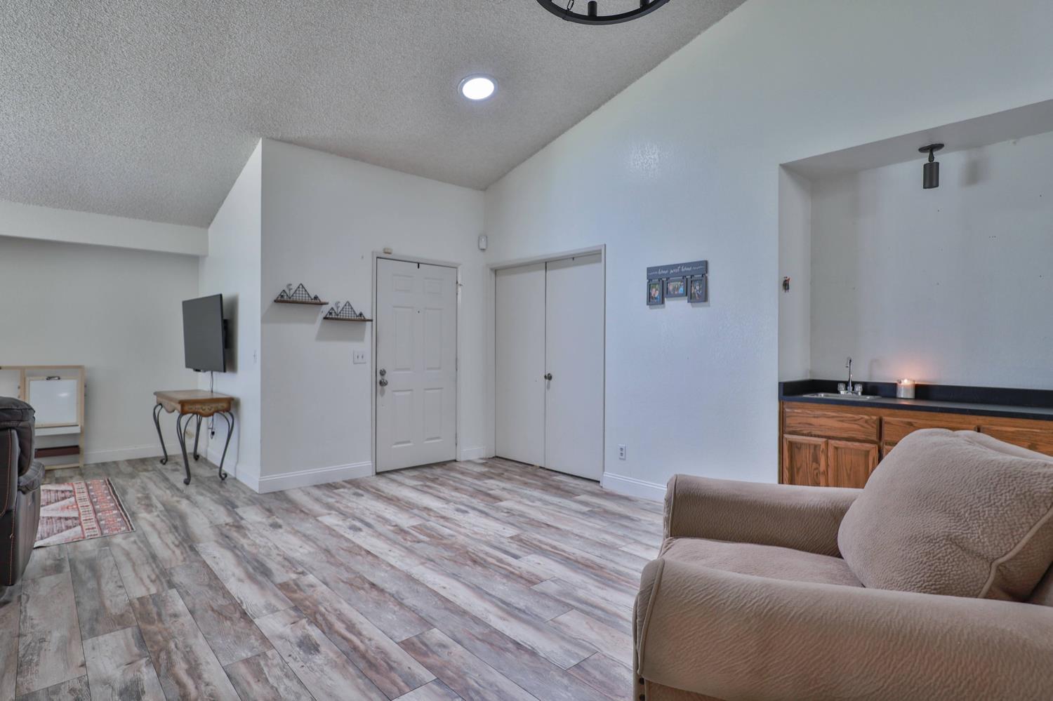 Falcon Meadow Dr Drive, Elk Grove, California image 4