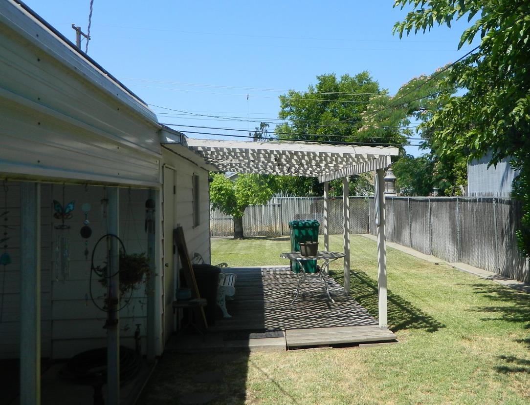 N Sierra Nevada Street, Stockton, California image 11