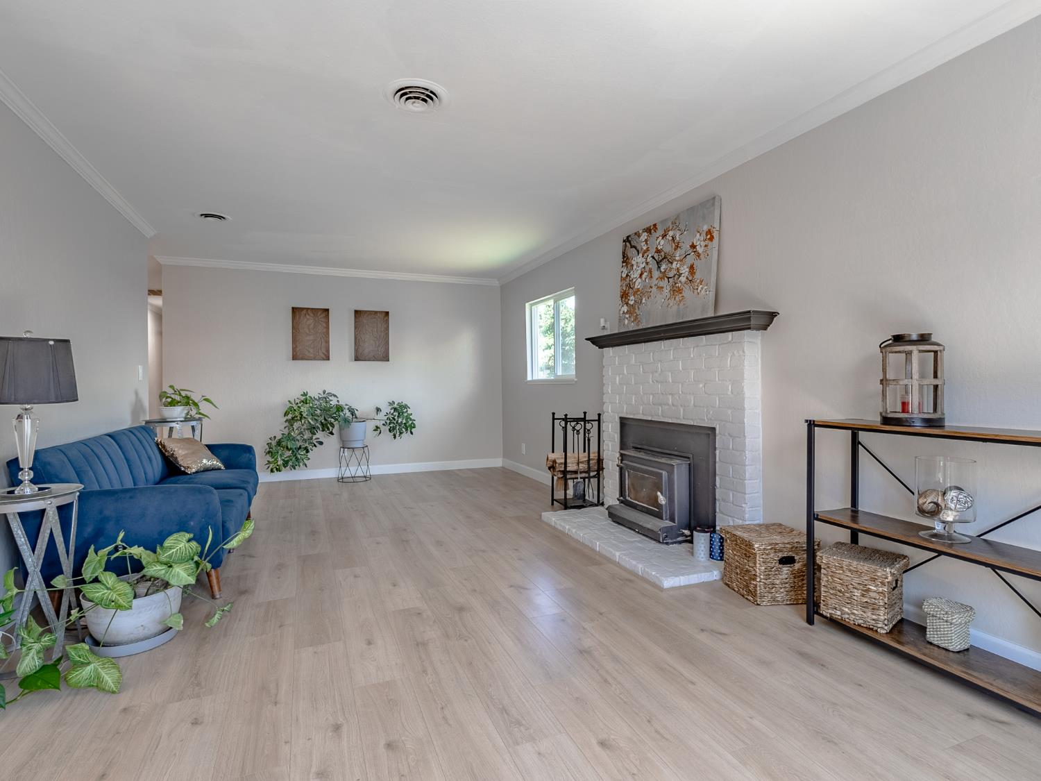 Laurel Avenue, Olivehurst, California image 8
