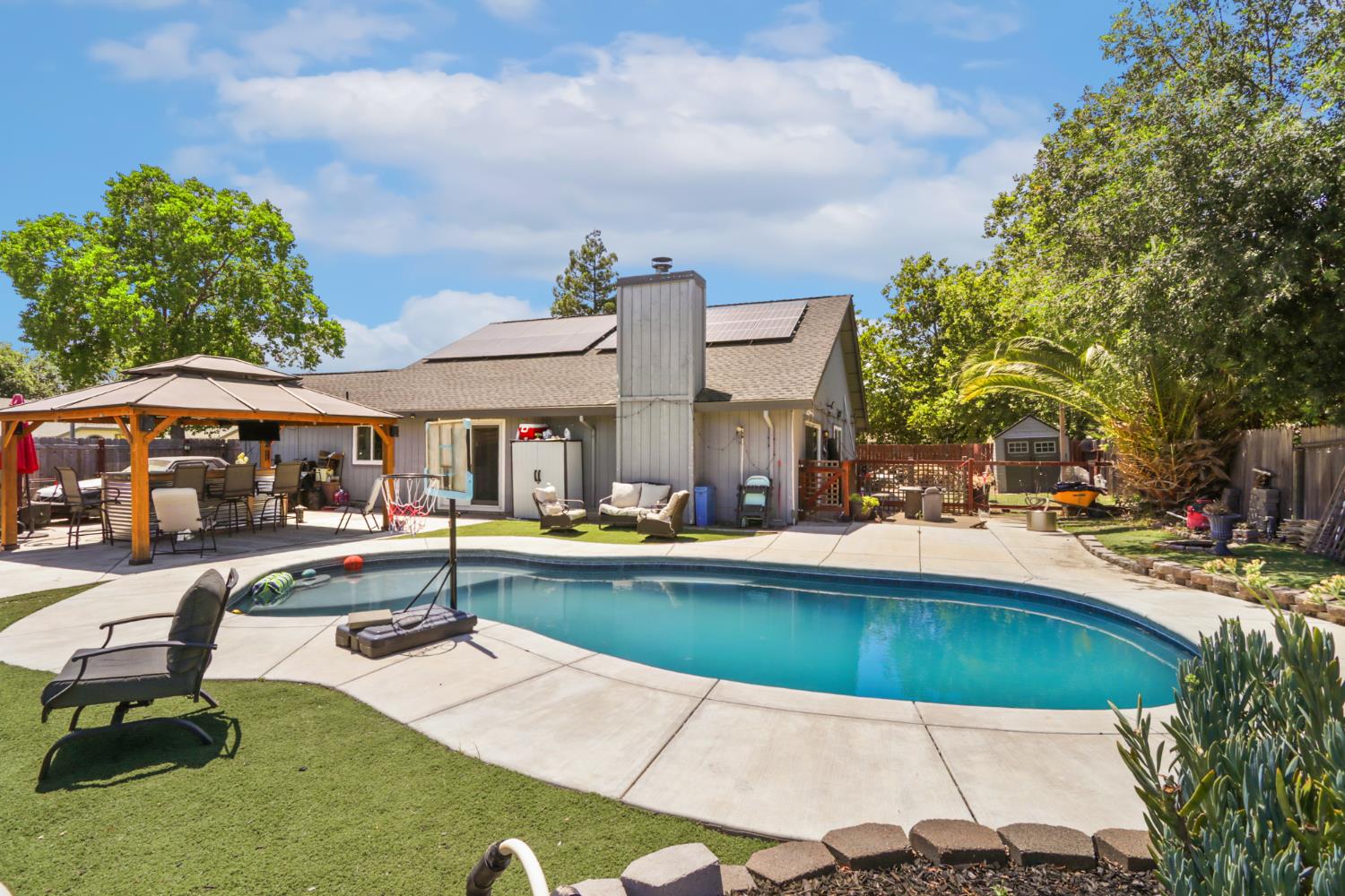 Misty Meadow Way, Elk Grove, California image 27