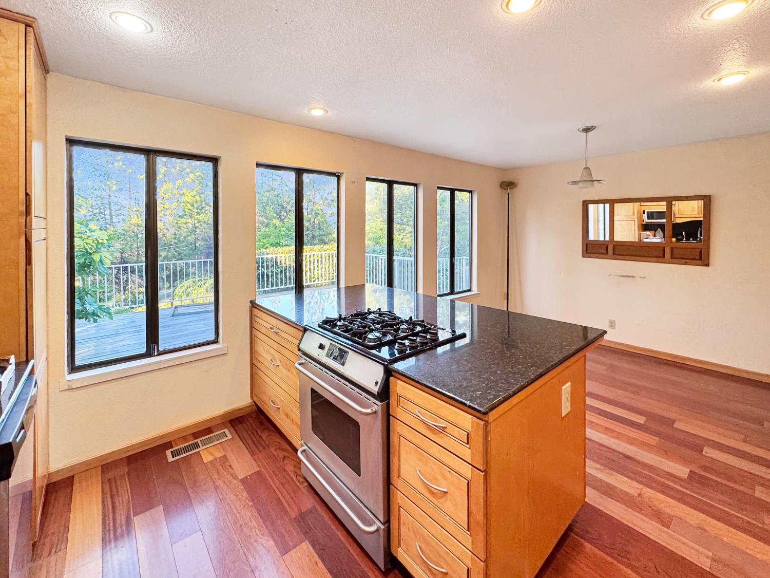 Aileen Way, Grass Valley, California image 5