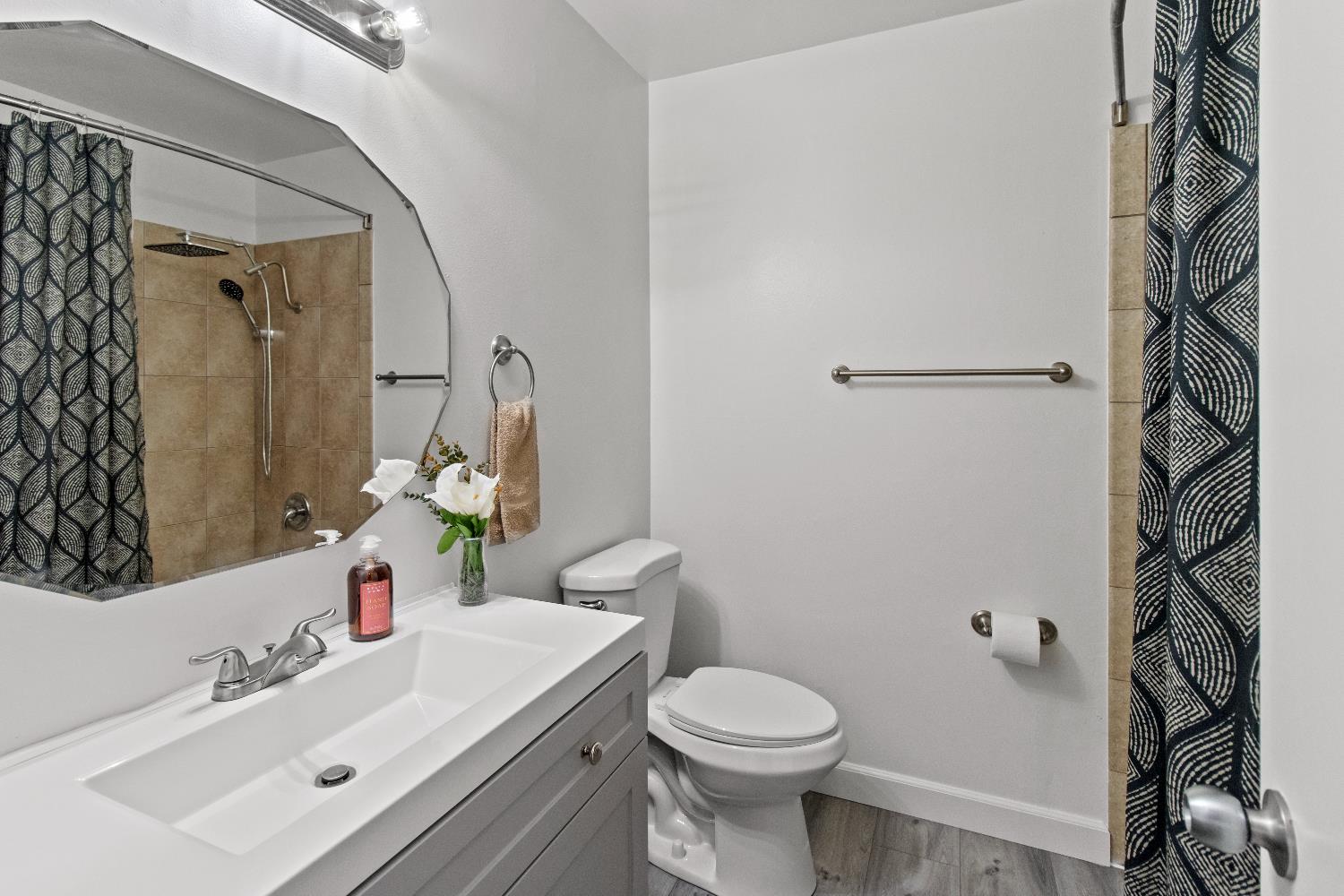 Via Casitas, Carmichael, California image 25
