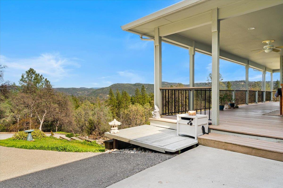 17947 Piper Lane, Penn Valley, California image 3