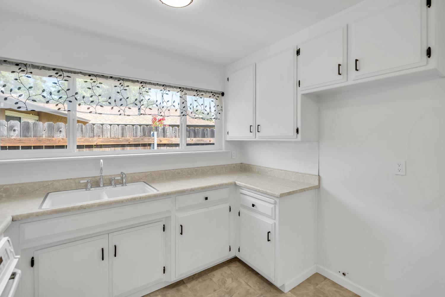 York Glen Way, Sacramento, California image 18