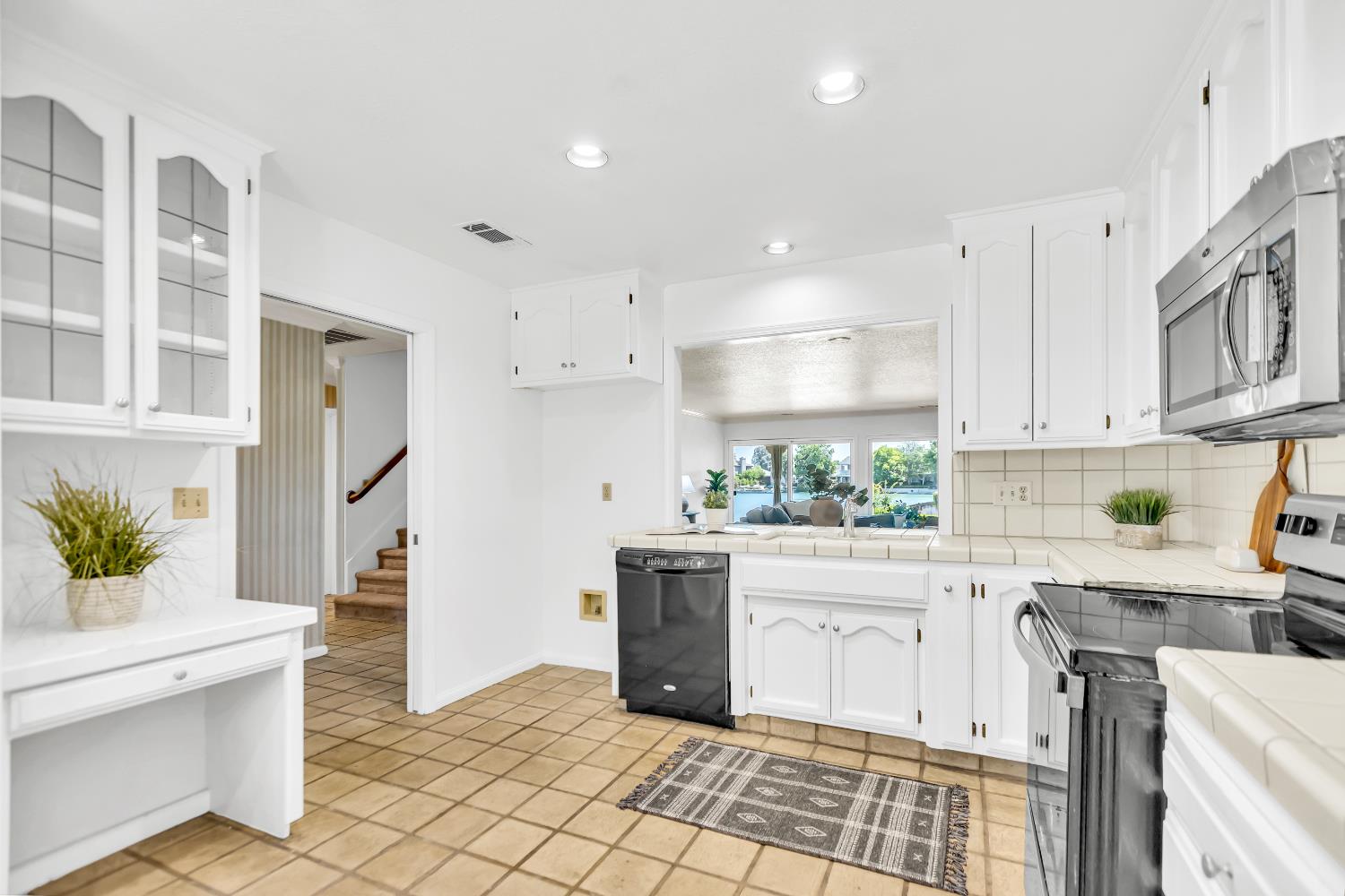 S Mills Avenue, Lodi, California image 15