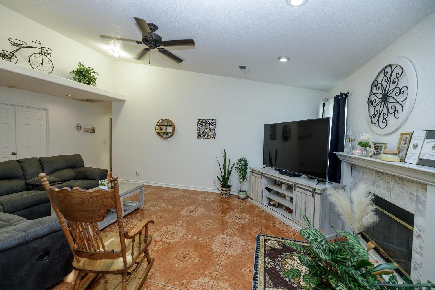 Melanie Court, Ceres, California image 9