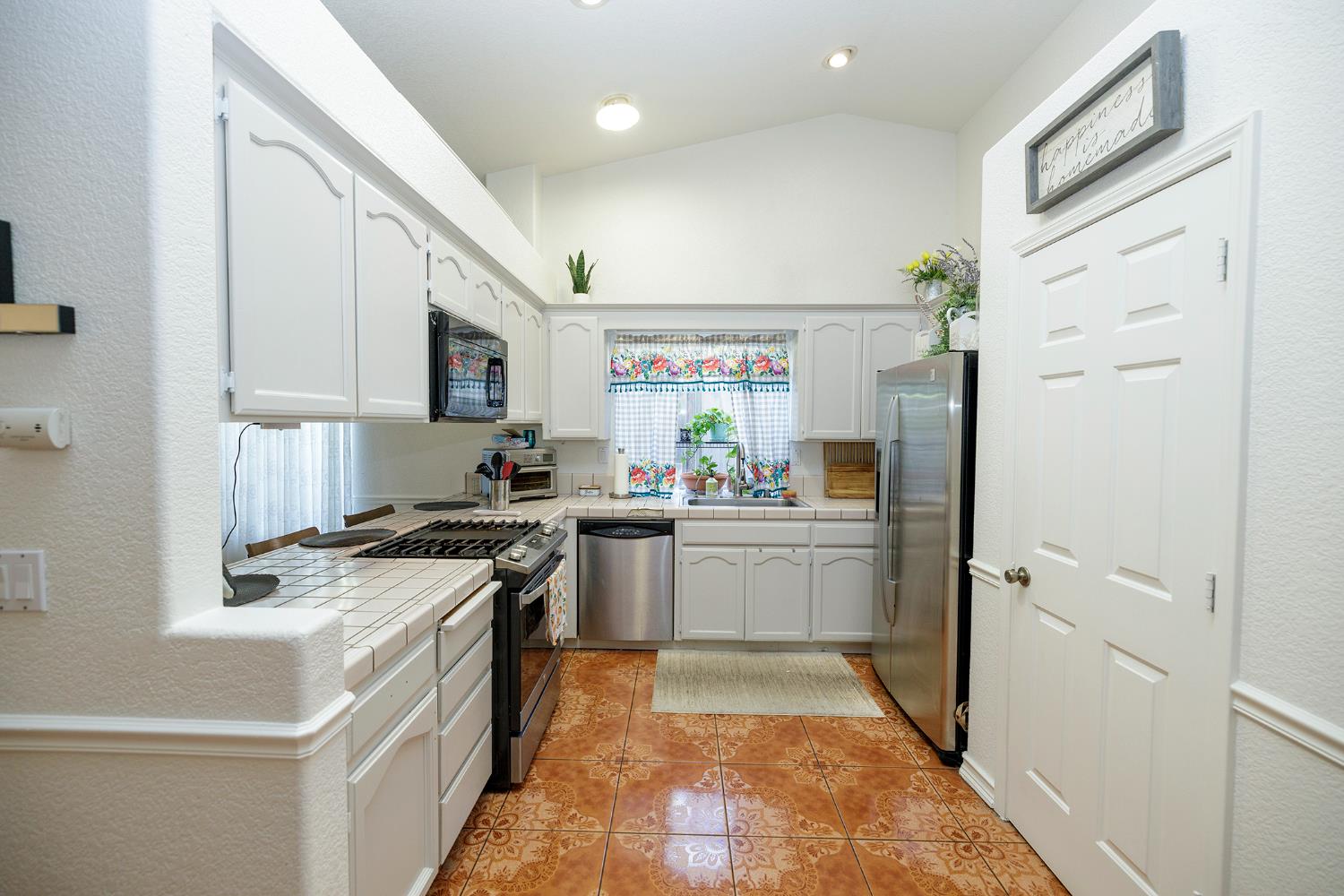 Melanie Court, Ceres, California image 12