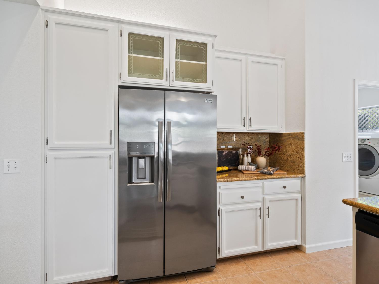 La Paloma Court, Davis, California image 17