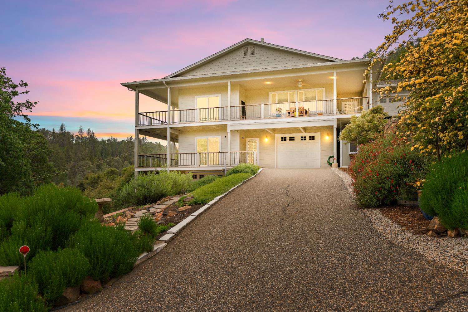 17947 Piper Lane, Penn Valley, California image 1